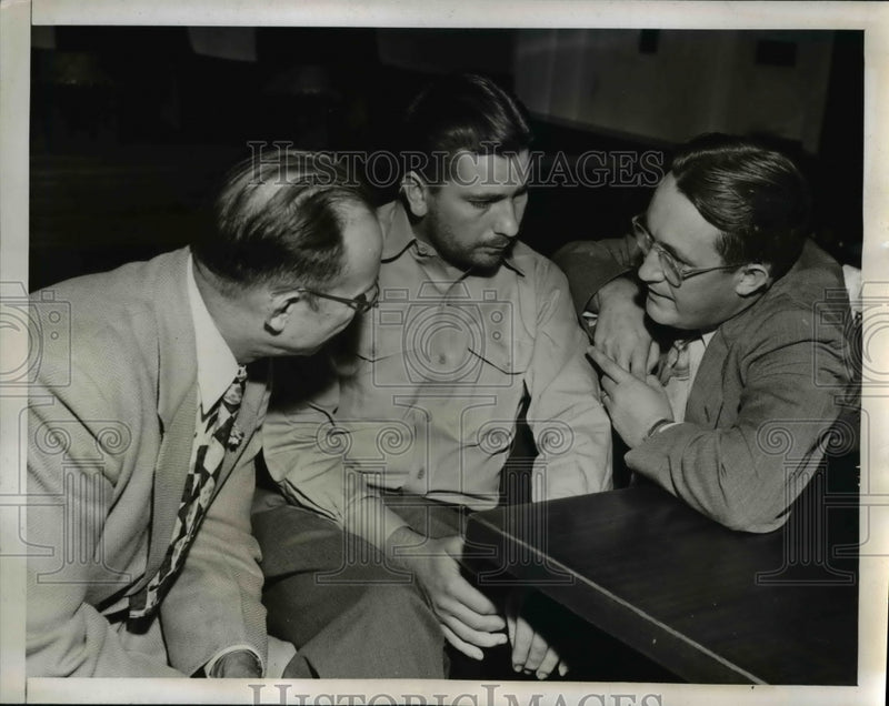 Load image into Gallery viewer, 1957 Press Photo Reyman Murderer Glenn Robinson, Al Henson, William E. Spence

