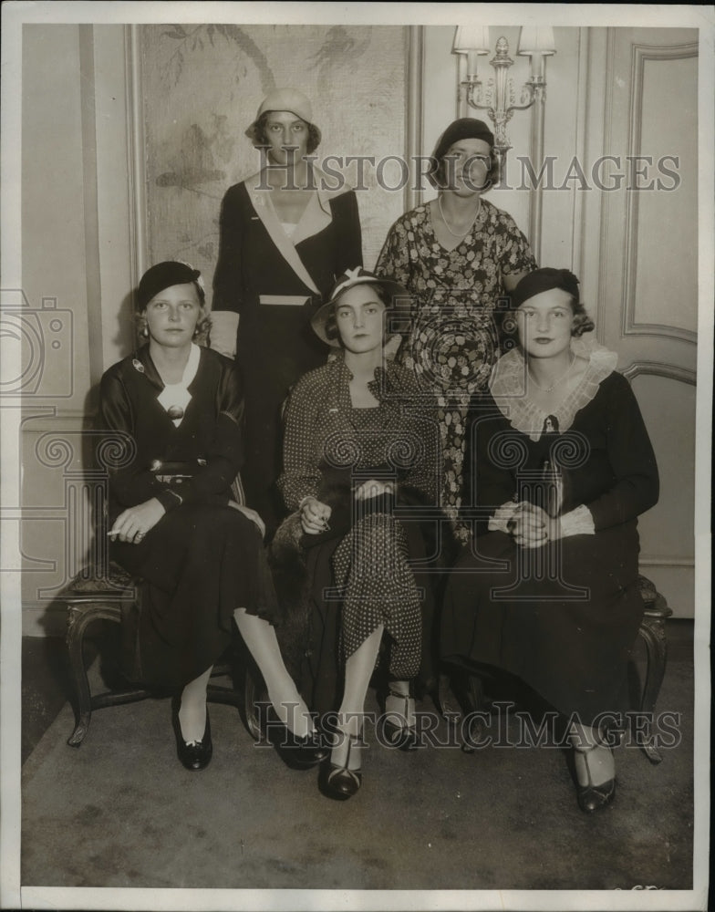 1932 Press Photo Mrs. George Robinson, Miss May Beard, and Miss Celia Robinson