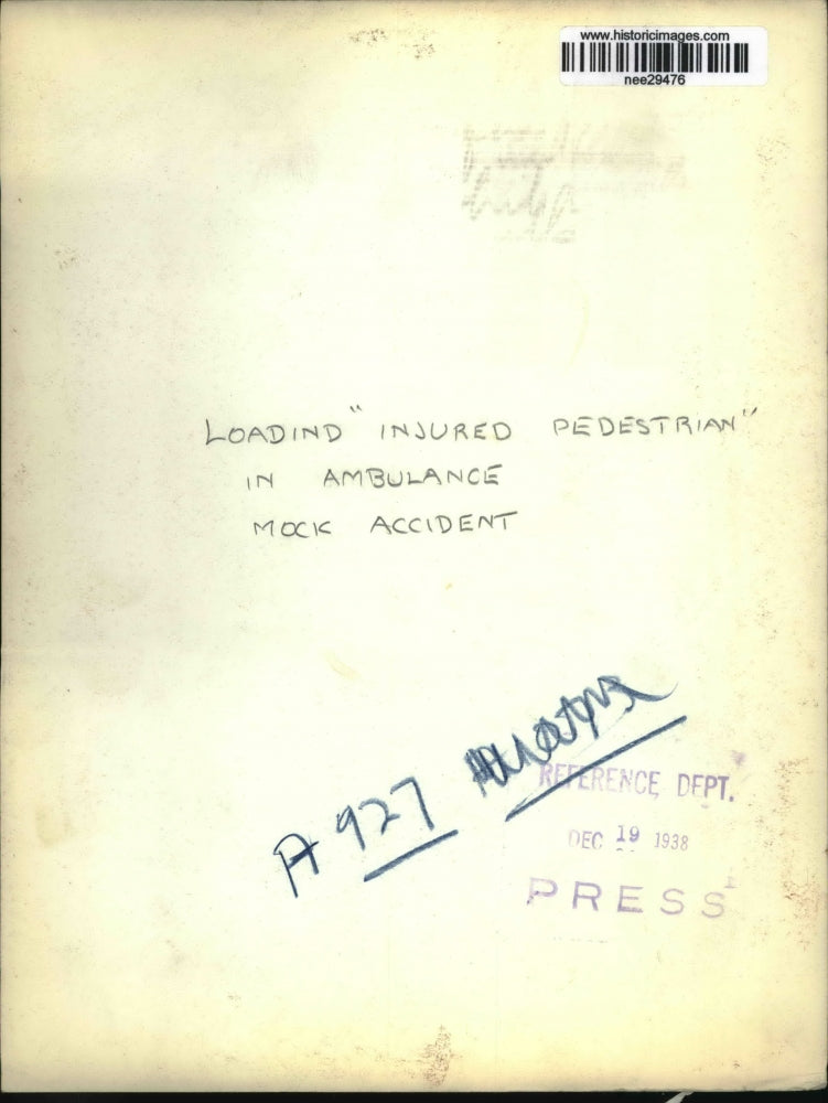 1938 Press Photo Loading Injured Pedestrian