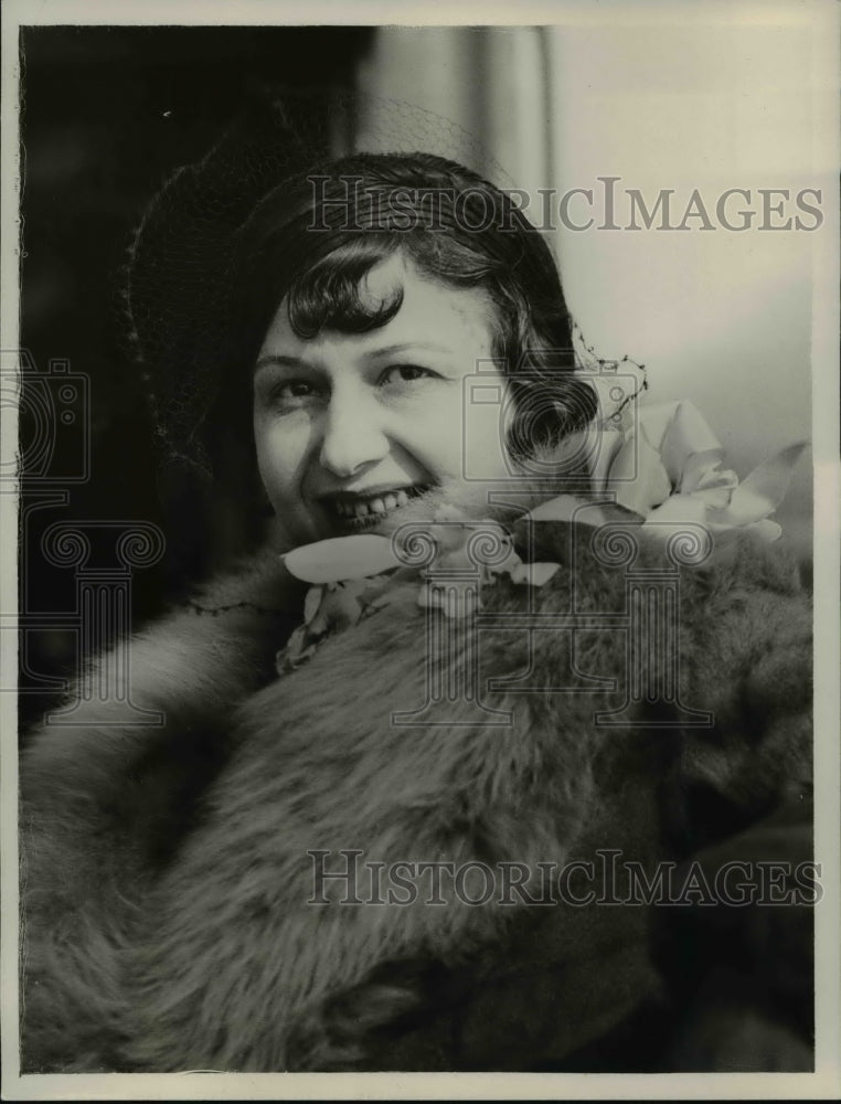 1932 Press Photo Florence Rosenthal Kept Her Orchids in a Fridger - nee29598