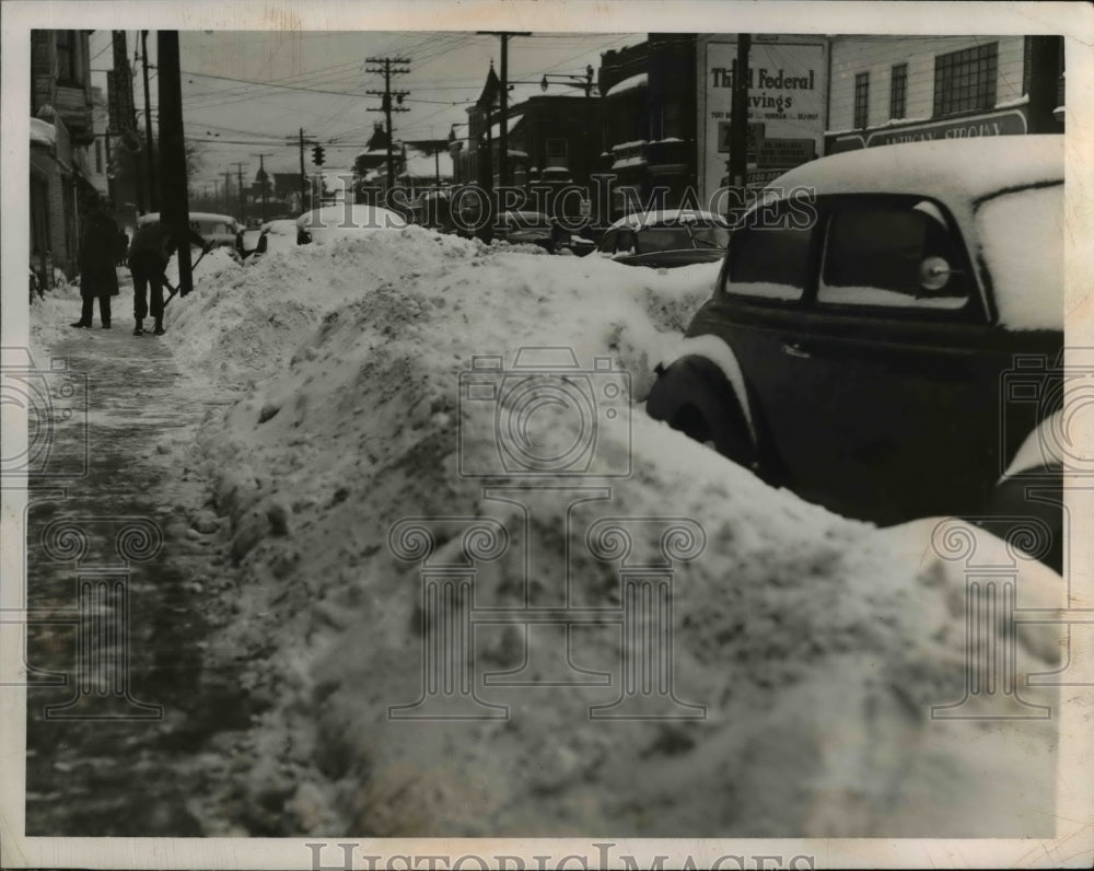 1951 Press Photo 1st Day Of Winter Cleveland