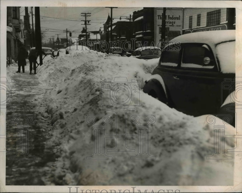 Load image into Gallery viewer, 1951 Press Photo 1st Day Of Winter Cleveland
