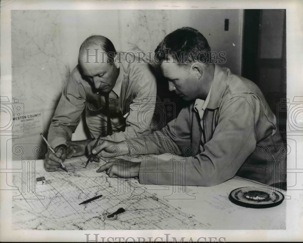 1949 Press Photo Herbert F. Thornley, Leo Iverson at U.S. Agriculture Department