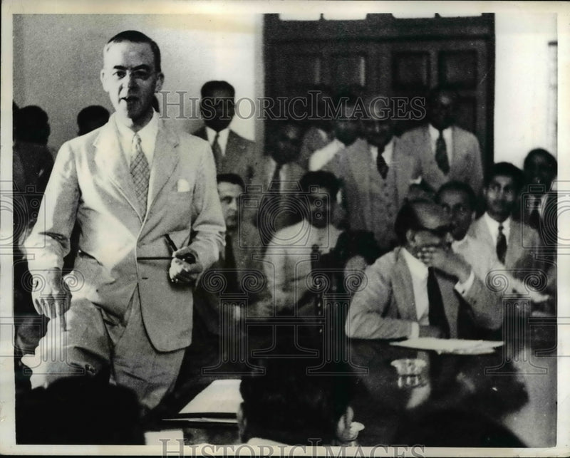 Load image into Gallery viewer, 1942 Press Photo Sir Stafford Cripps as he addresses Assembled Journalists
