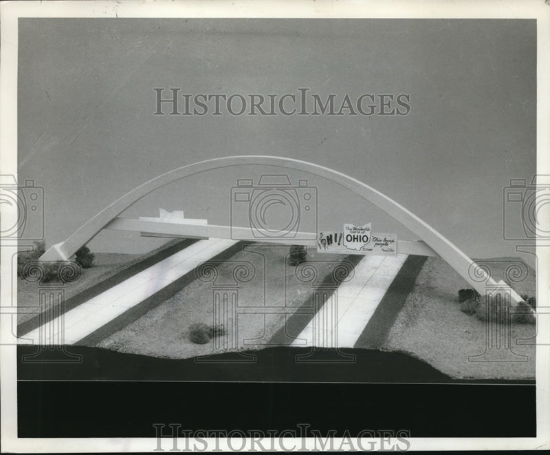 Load image into Gallery viewer, 1958 Press Photo Proposed Arch and Sign on Ohio Interstate Highways - nee30260
