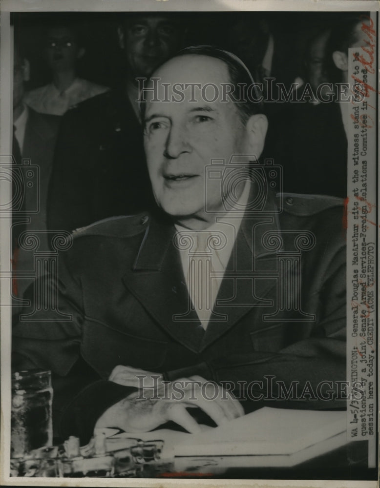 1951 Press Photo General Douglas Mac Arthur on witness Stand - nee30610