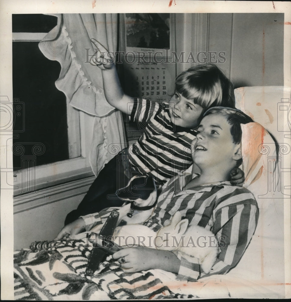 1949 Press Photo Dick Riedel, Dickie confined with arthritis and Rosemary Riedel