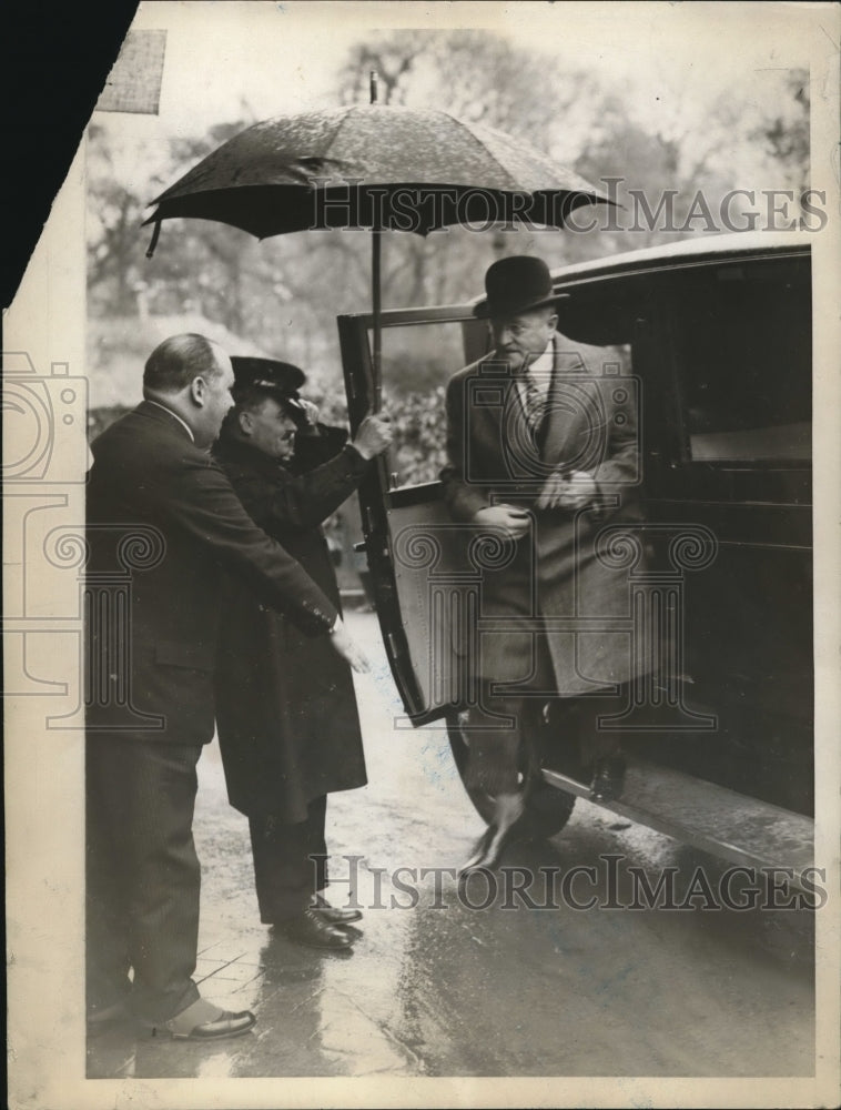 1929 Press Photo General John J. Pershing greeted by Julian Thomas - nee30780