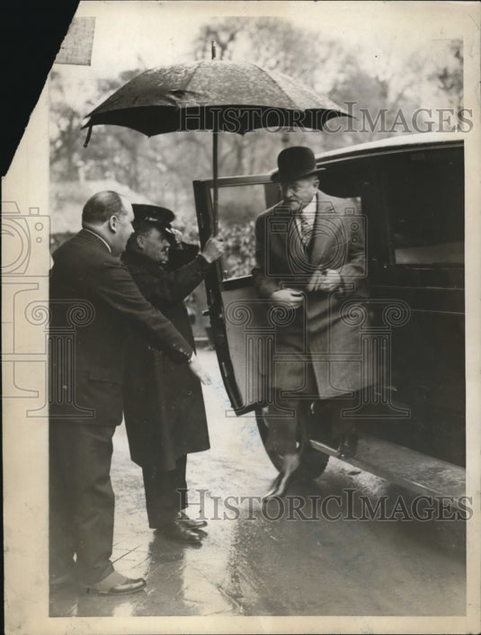 1929 Press Photo General John J. Pershing greeted by Julian Thomas - nee30780