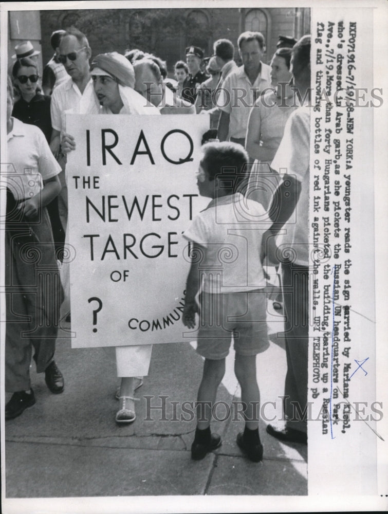 1959 Press Photo New York Mariana Kiebl picketing - nee30822