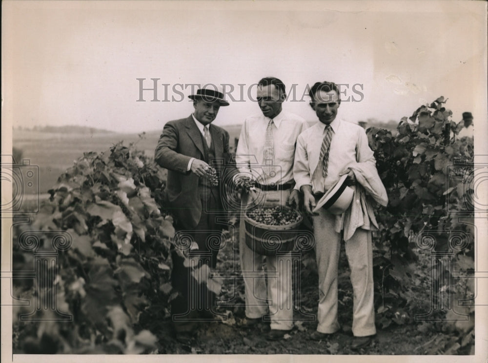 1936 Press Photo Governor Alf Landon with Dubach at the Topeka farm