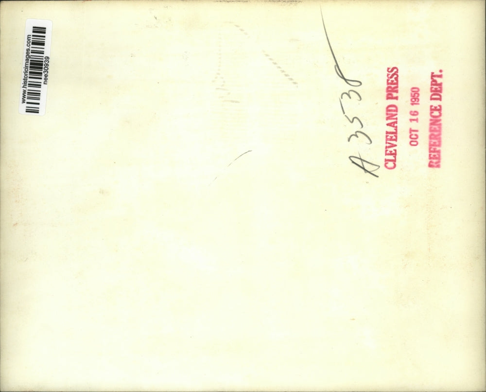 1950 Press Photo Gen. Douglas MacArthur shown boarding Scap Plane at Haneda