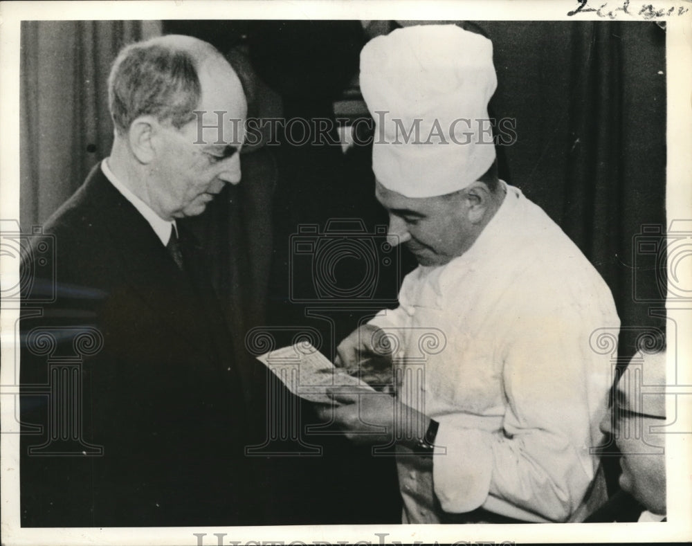 1941 Press Photo William D. Leahy get hotel food ticket punched, Vichy, France
