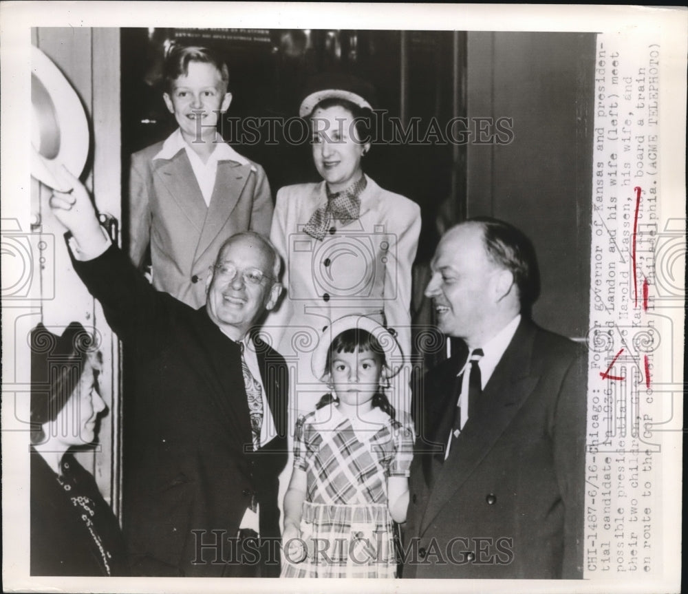 1948 Press Photo Alfred Landon for President with wife and kids in Chicago Il.