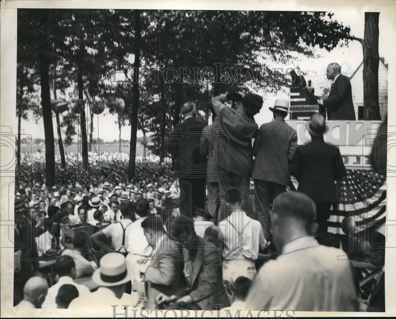 Load image into Gallery viewer, 1936 Press Photo Governor Landon during a political tour - nee31023
