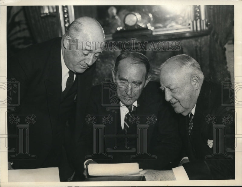 Load image into Gallery viewer, 1937 Press Photo Majority Leader Sam Rayburn and Minority Leader Bertrand Snell
