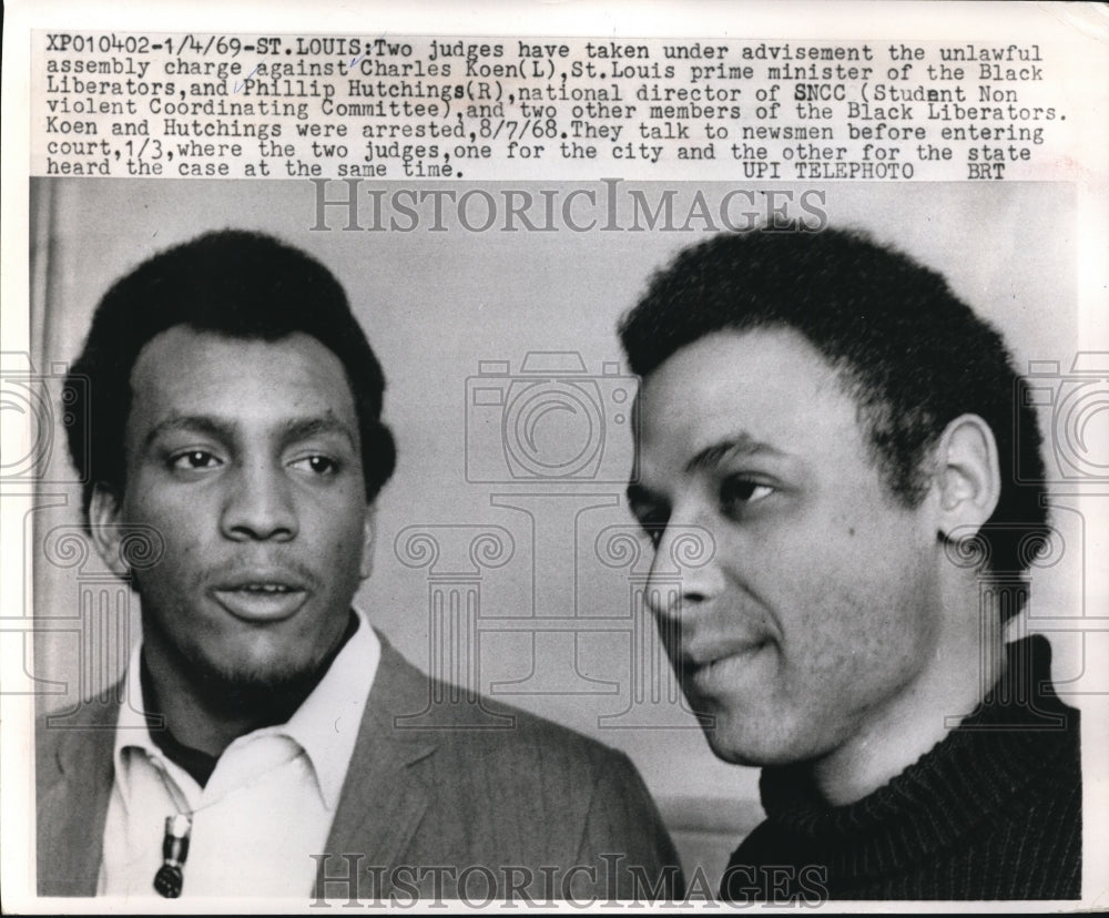 1969 Press Photo Charles Koen and phillip Hutchings arrested, assembly charges