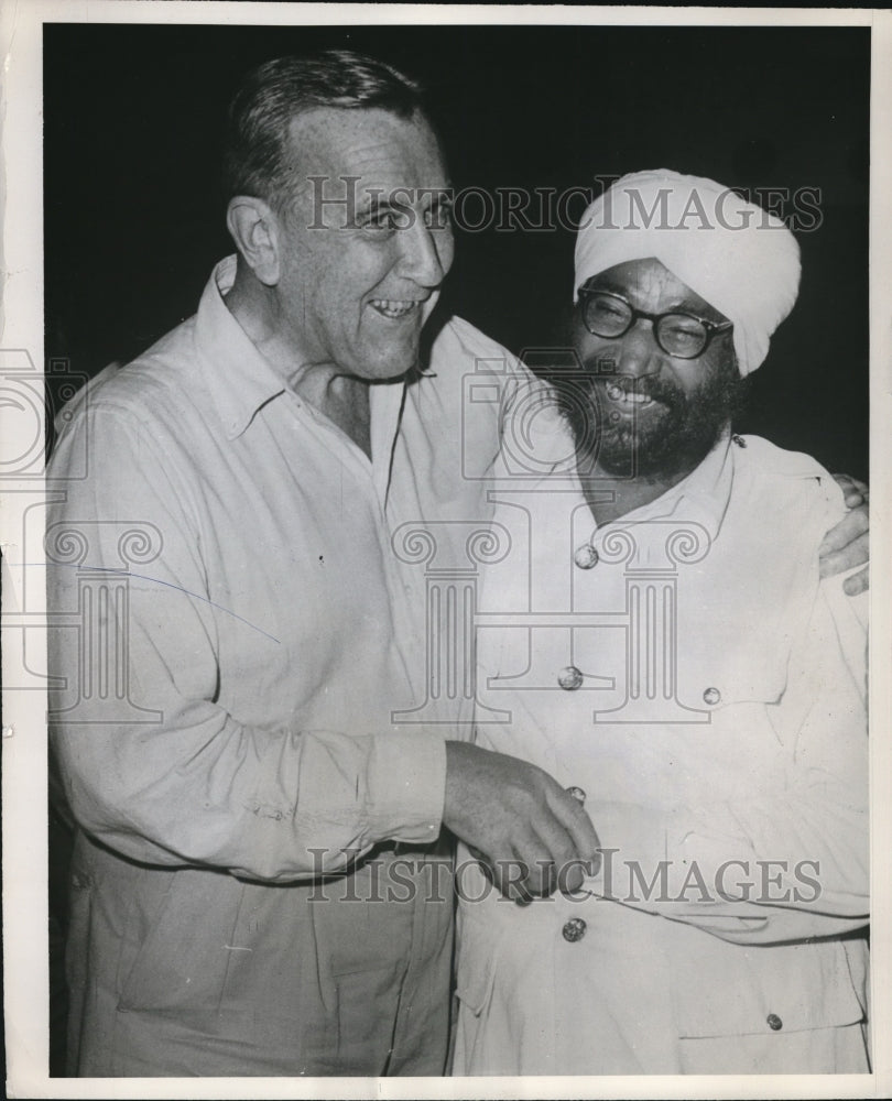 1961 Press Photo Jiwan Lingh Greets U.S Undersecretary of State Chester Boweles