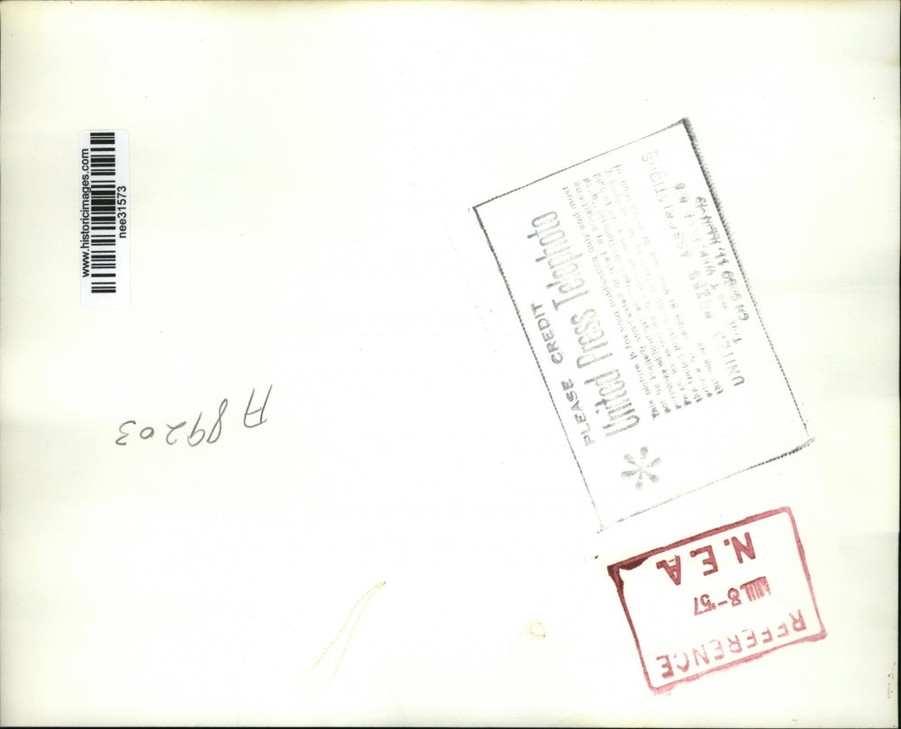 1957 Press Photo Mrs Stella Lang & Daughter Kathy Reunited With Family Member