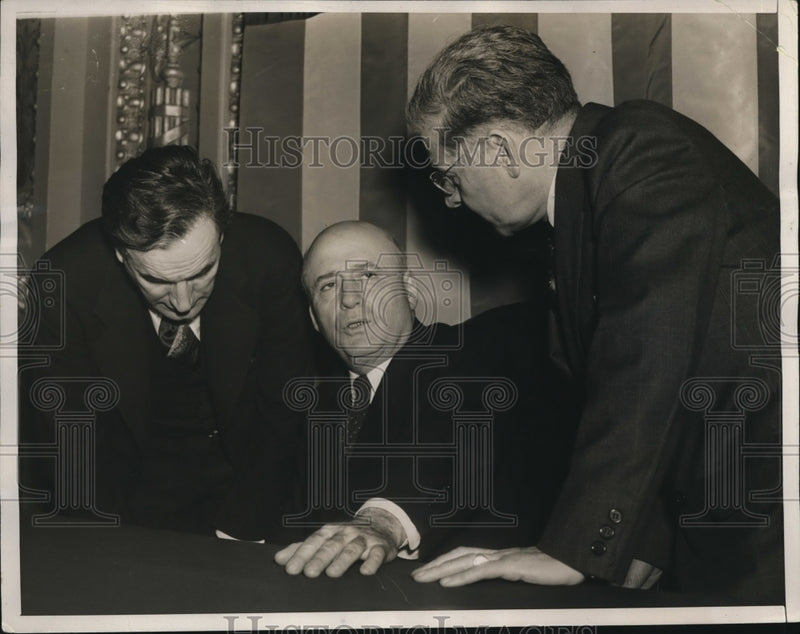 Load image into Gallery viewer, 1941 Press Photo Conference between John W. McCormack, Rayburn and Pat Boland
