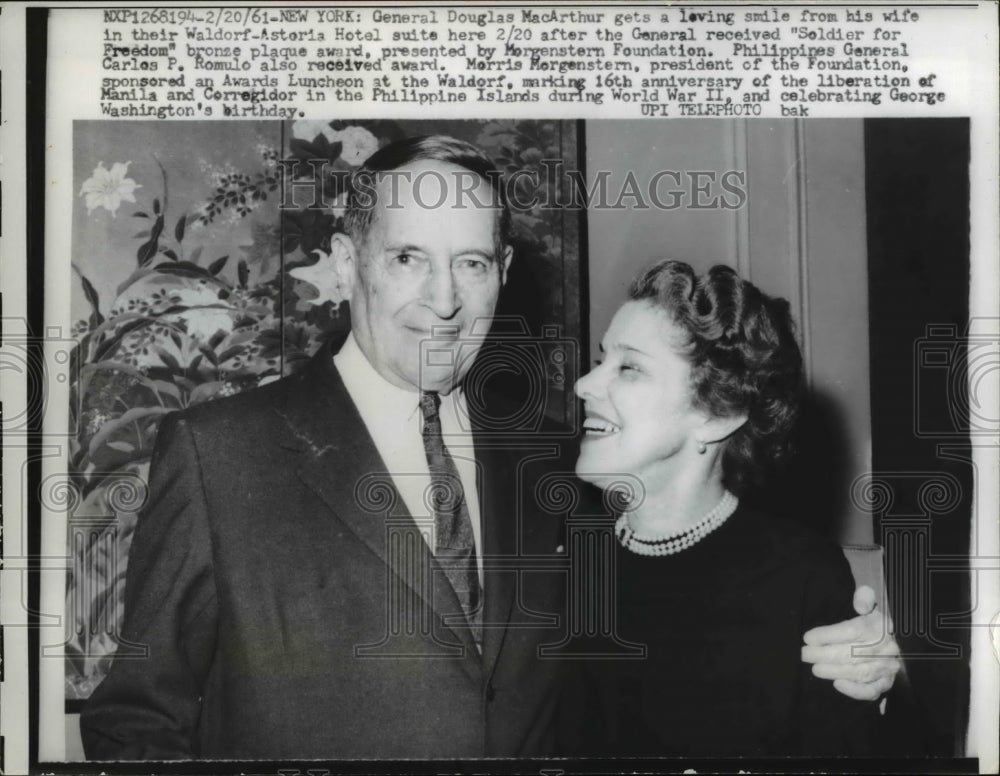 1961 Press Photo General and Mrs. Douglas MacArthur at Waldorf Astoria Hotel