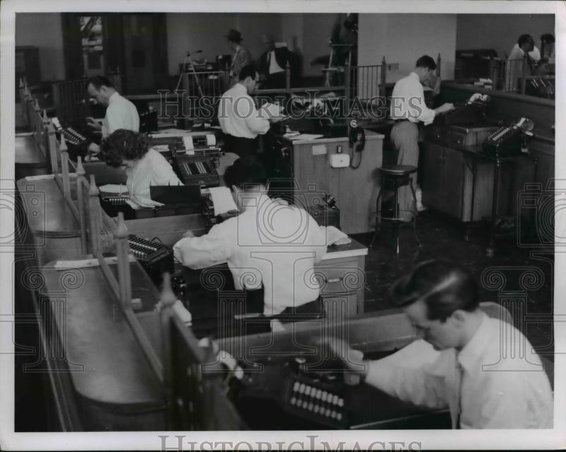 Load image into Gallery viewer, 1956 Press Photo Business in Normal Operation Before Robbery - nee31810
