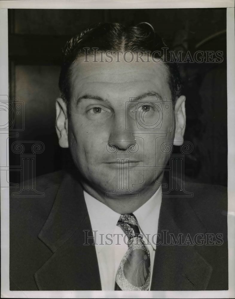 Load image into Gallery viewer, 1948 Press Photo Delos W. Rentzel,sworn in as Head of Civil Aeronautics
