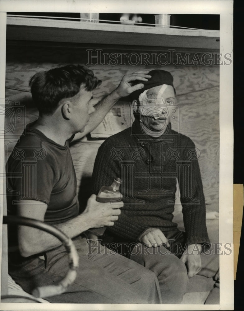 1933 Press Photo Maurice Deschamps of French Road Team Treated by Jack Heehan