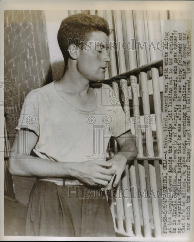 1947 Press Photo Virgil Manning inside the Waurika Jail looking at the outside