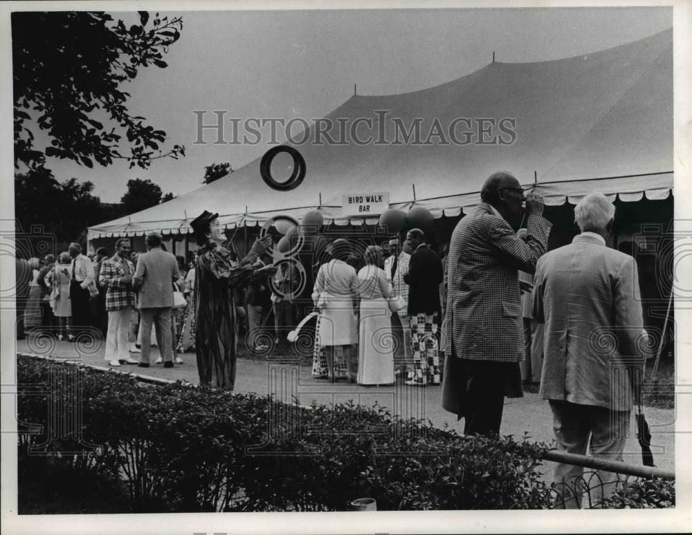 1975 Press Photo The Zippitx Zoo Night to benefit Cleveland Zoo - nee32202