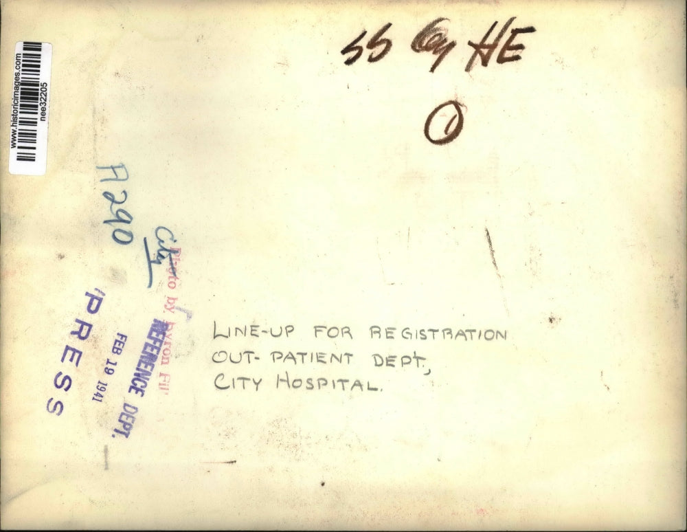 1941 Press Photo Line up for the registration of the out patient of City Hosp.