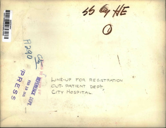 1941 Press Photo Line up for the registration of the out patient of City Hosp.