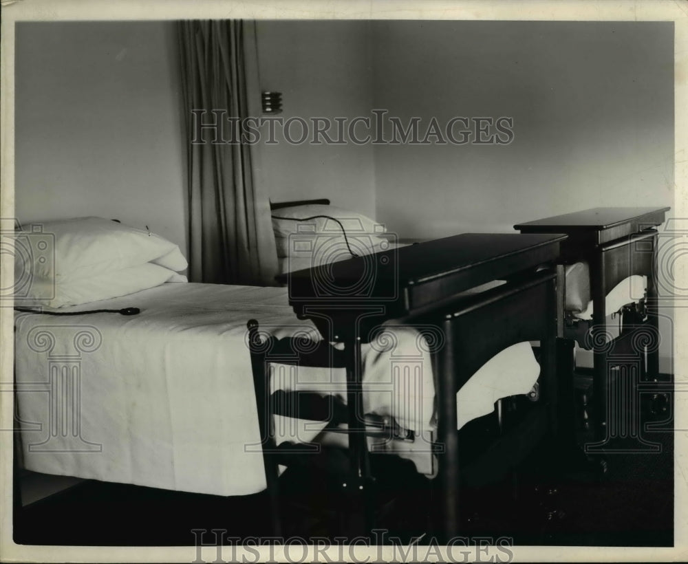 1941 Press Photo New semi private room of St. John Hospital - nee32214