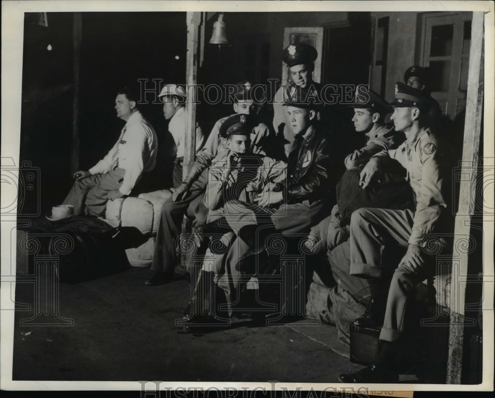 1943 Press Photo Pilots enroute to overseas post, Air Base in Brazil - nee32304