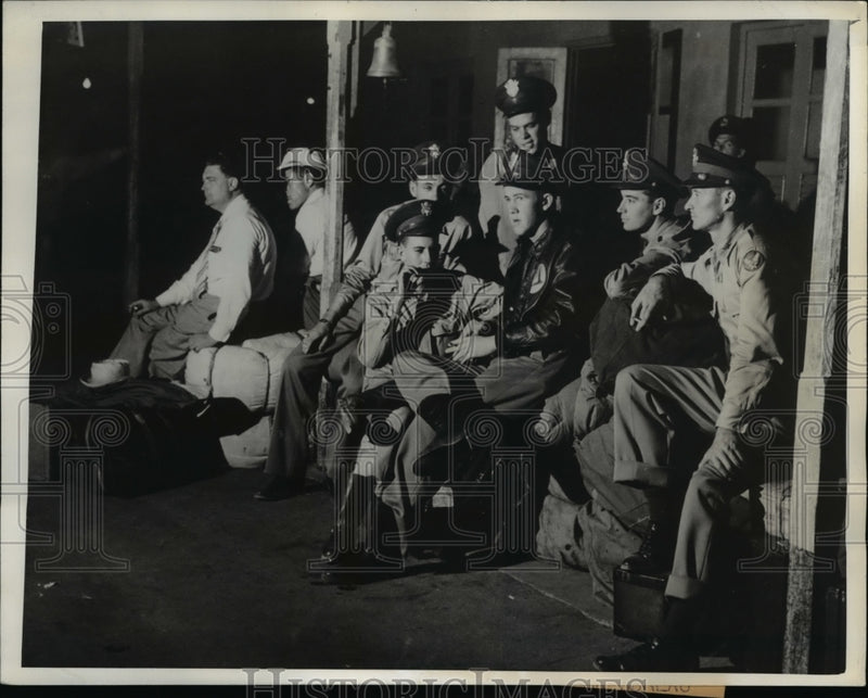 Load image into Gallery viewer, 1943 Press Photo Pilots enroute to overseas post, Air Base in Brazil - nee32304
