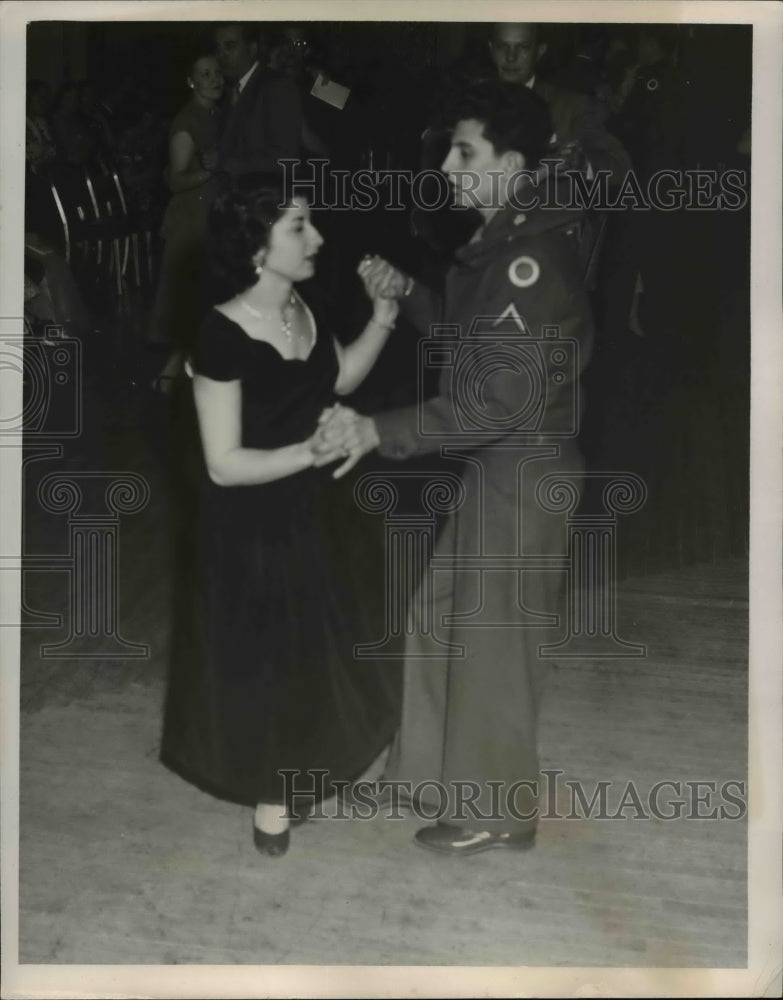 1952 Press Photo Pfc. Chas Lentini dances with Miss Sarah Artino - nee32493- Historic Images