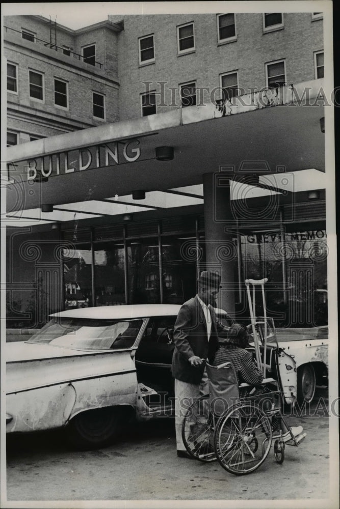 Load image into Gallery viewer, 1968 Press Photo Metro General Hospital Wheel Chair Patient - nee32582

