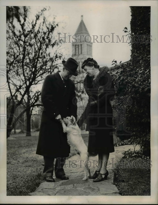 1940 Press Photo Mr & Mrs Selden Washington & Their Dog Alexandria in Virginia- Historic Images