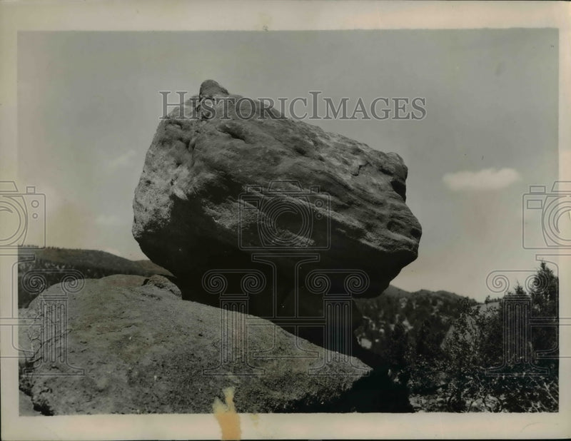 Load image into Gallery viewer, 1936 Press Photo The huge rock in Colorado
