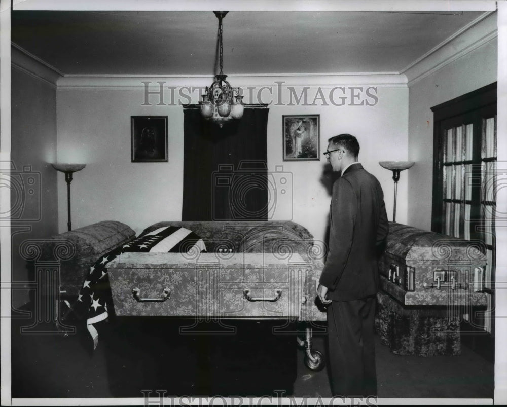 1955 Press Photo Funeral Director William R. Cramer stands by Six Caskets