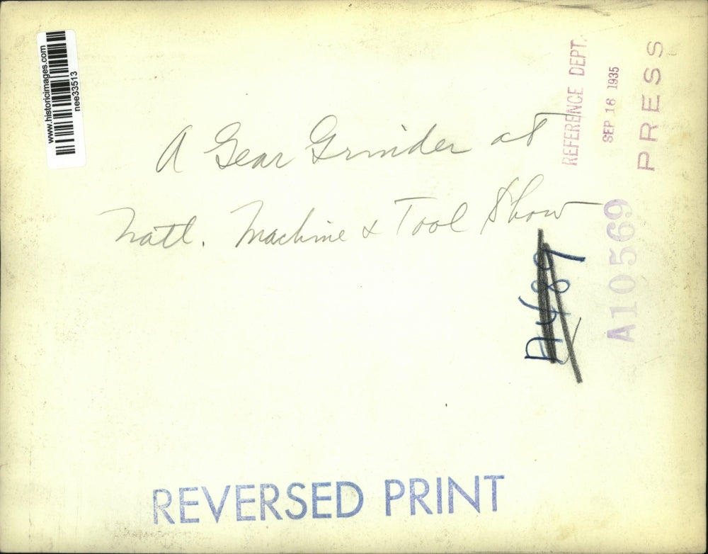 1935 Press Photo Gear Grinder at National Machine and Tool Show - nee33513