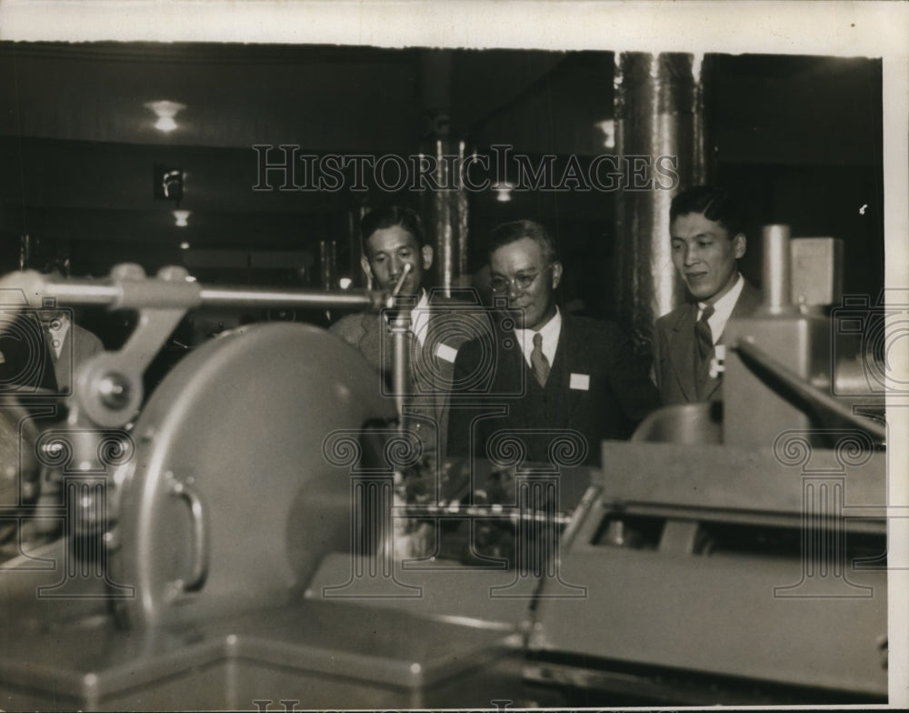 1935 Press Photo Japanese delegate to Machine Tool Show - nee33514