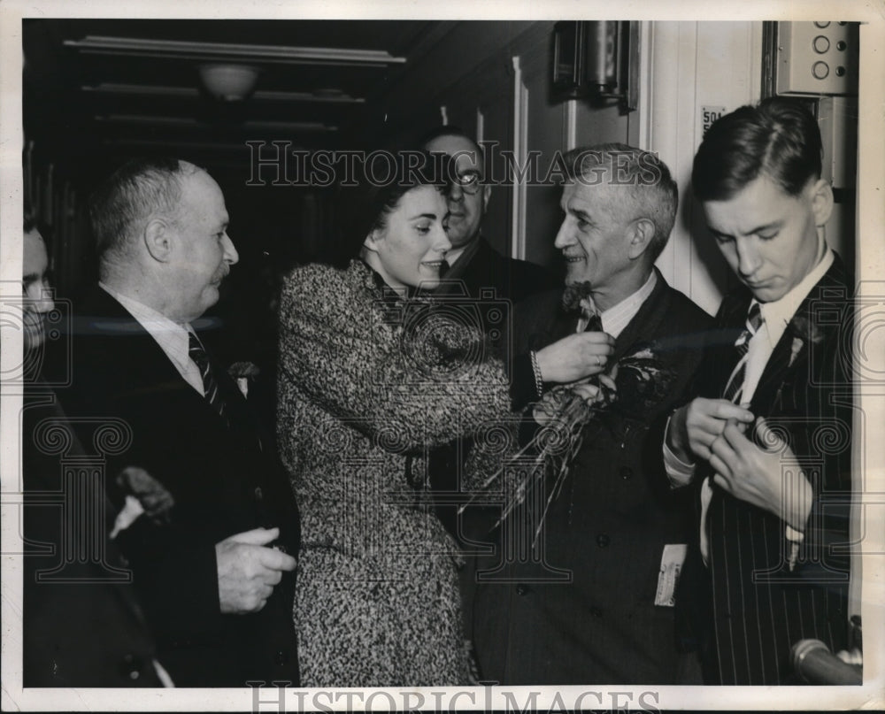 1940 Press Photo Mrs. Gertrude Christopher giving flowers to Carl Malex