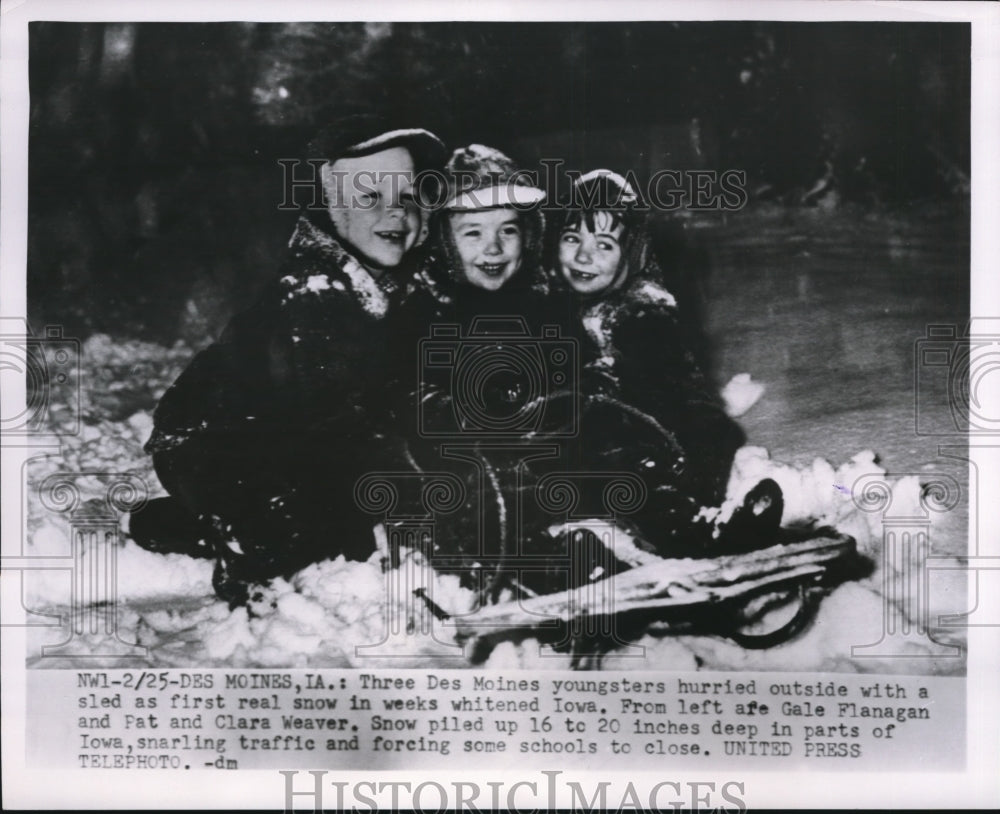 1954 Press Photo 3 Des Moines Youngsters Playing in 16 Inches of Snow