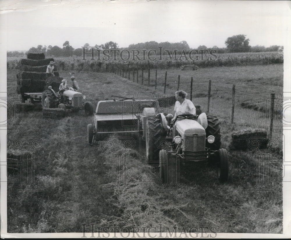 1958 Press Photo Blankenship Family Working Their Farm