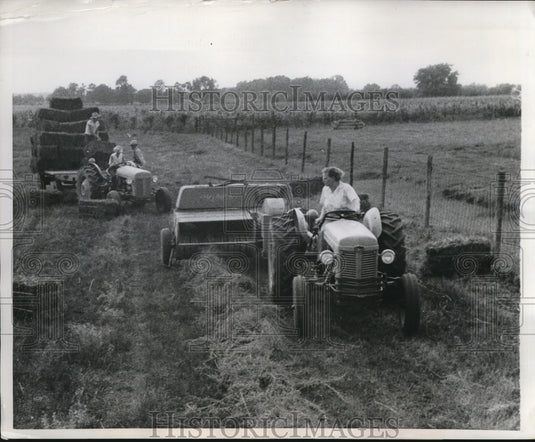 1958 Press Photo Blankenship Family Working Their Farm