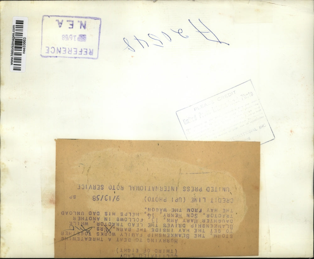 1958 Press Photo Blankenship Family Working Their Farm