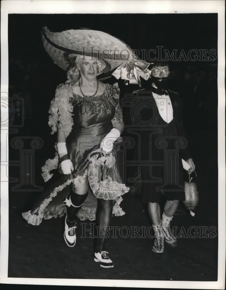 1940 Press Photo Clowns in American Legion National Convention Parade