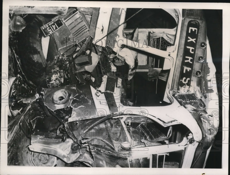 Load image into Gallery viewer, 1949 Press Photo Bus Crash Wreckage, Collinsville Illinois - nee33993
