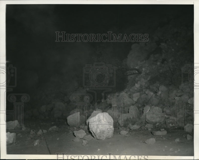 Load image into Gallery viewer, 1937 Press Photo The result of the avalanche in Elysian Park
